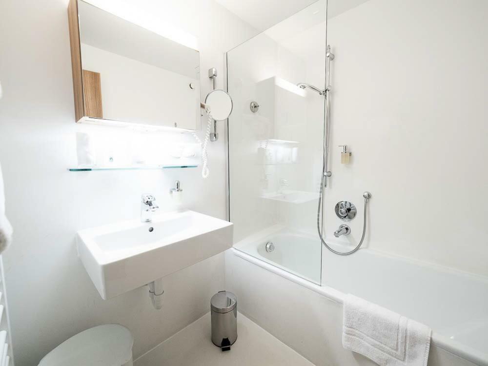 Hotel Krone In Au Au (Vorarlberg) ภายนอก รูปภาพ